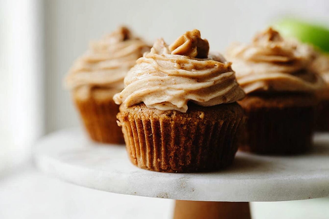 Apple Pie Cupcakes: Easy Homemade Recipe With Cinnamon Frosting 6 Apple Pie Cupcakes