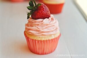 Strawberry Lemonade Cupcakes 77.png